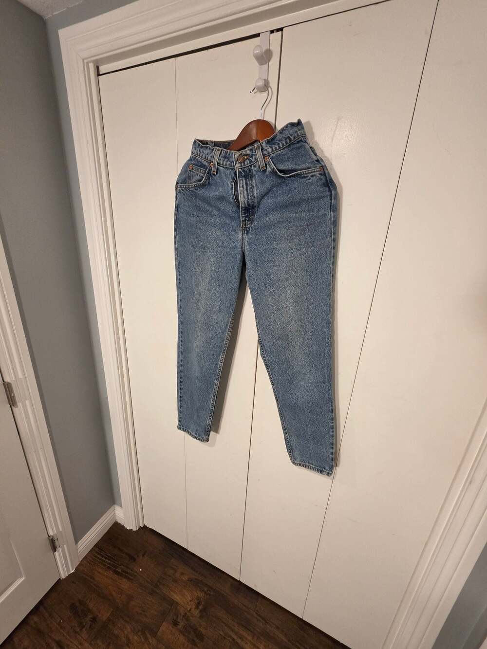 Vintage Levi's 921 Tapered Fit Jeans Women's Size 6 Short